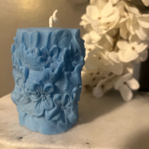 Majestic Lady Candle- Pine Scent - Picture 3 of 5